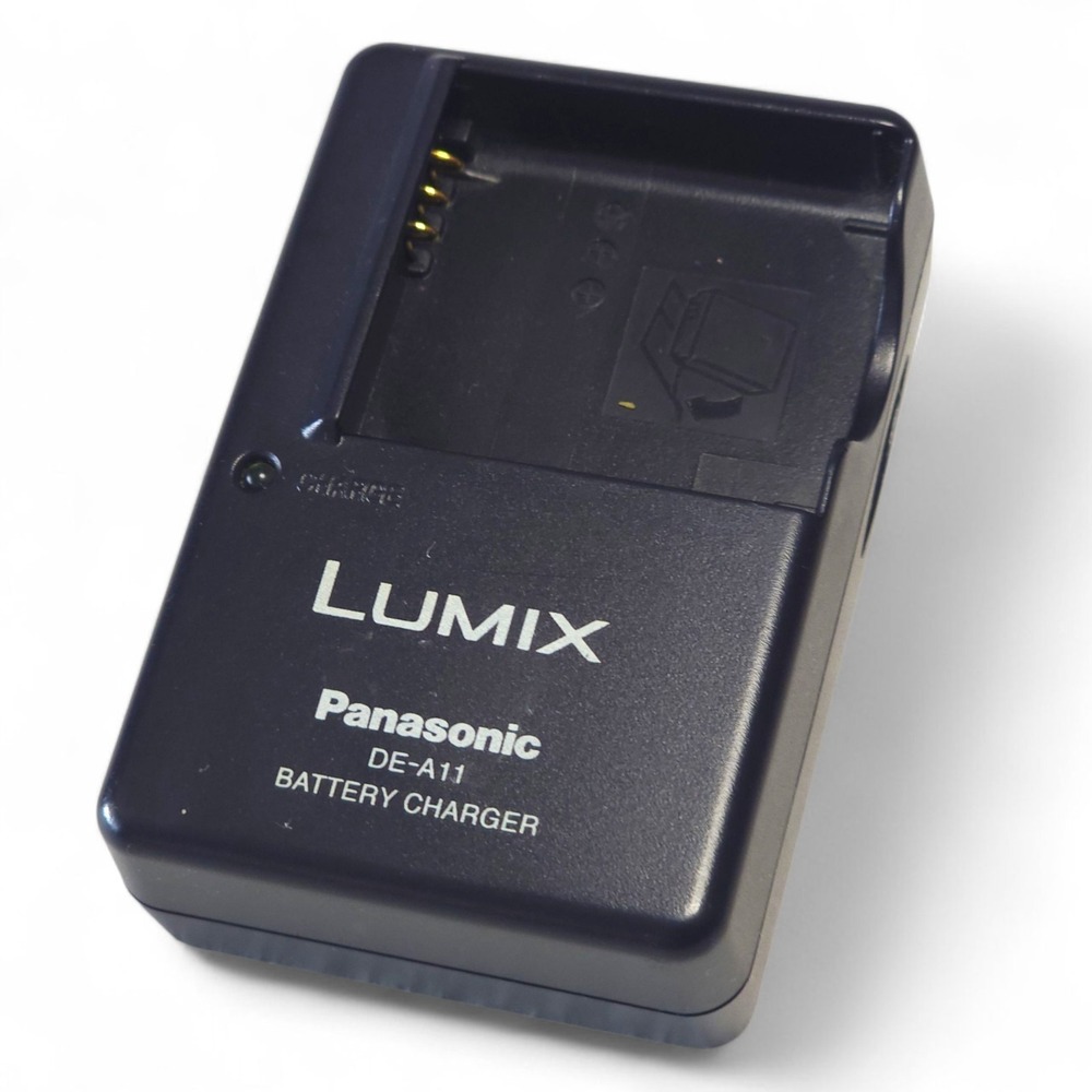 Genuine Panasonic Lumix DE-A11B Battery Charger DE-A11 DMW-BCE10 S008 OEM